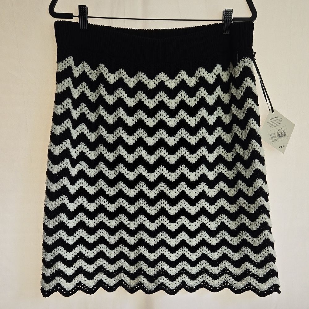 Ava & Viv Black and White Chevron Knit A-Line Skirt